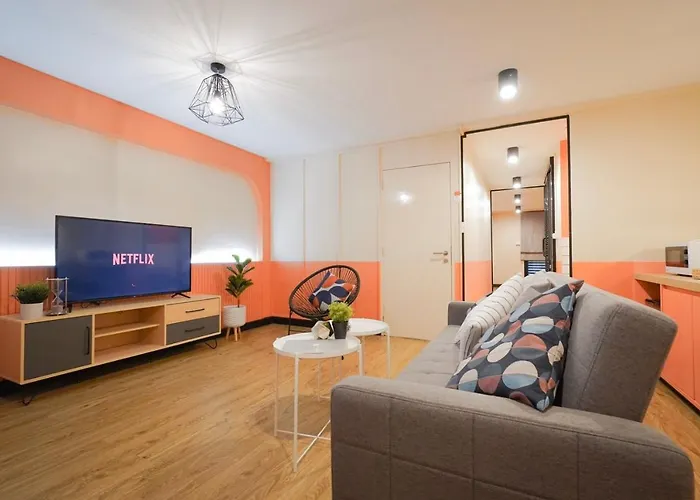 Saffron Hill Guest house 3*